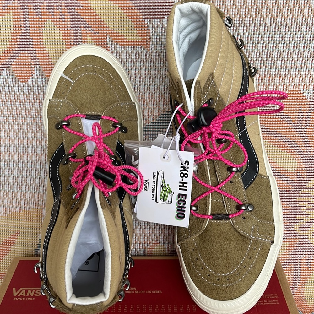Vans WMNS Sk8-Hi Echo Dx
(Hairy Suede) Butternut/T
VNOA7Q50B75
Sneakers - Picture 13 of 16